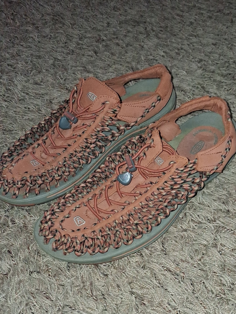 KEEN UNEEK Men’s Sandal in Rust Size 11 Shoes
